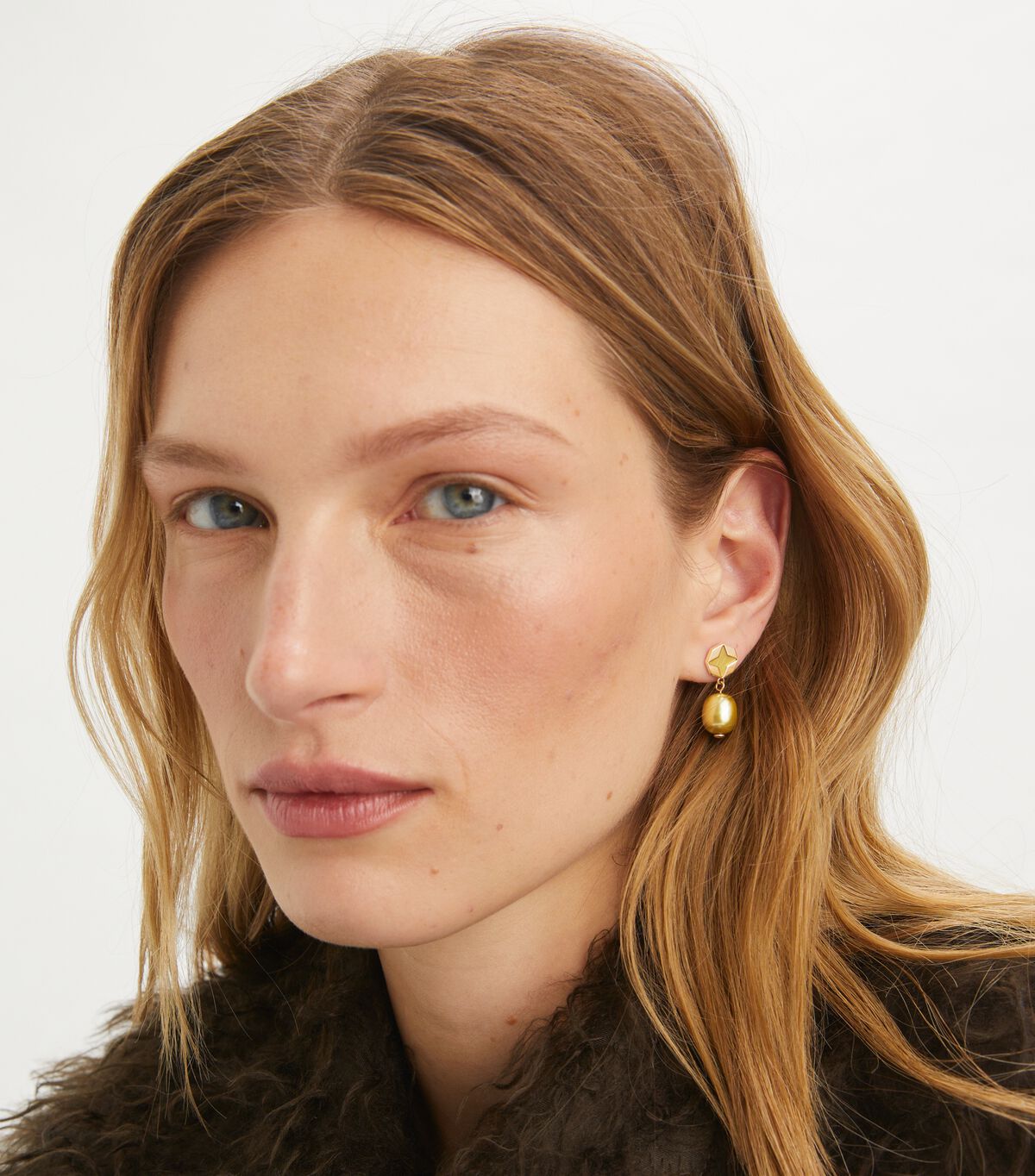 tory burch kira clover pearl drop earring