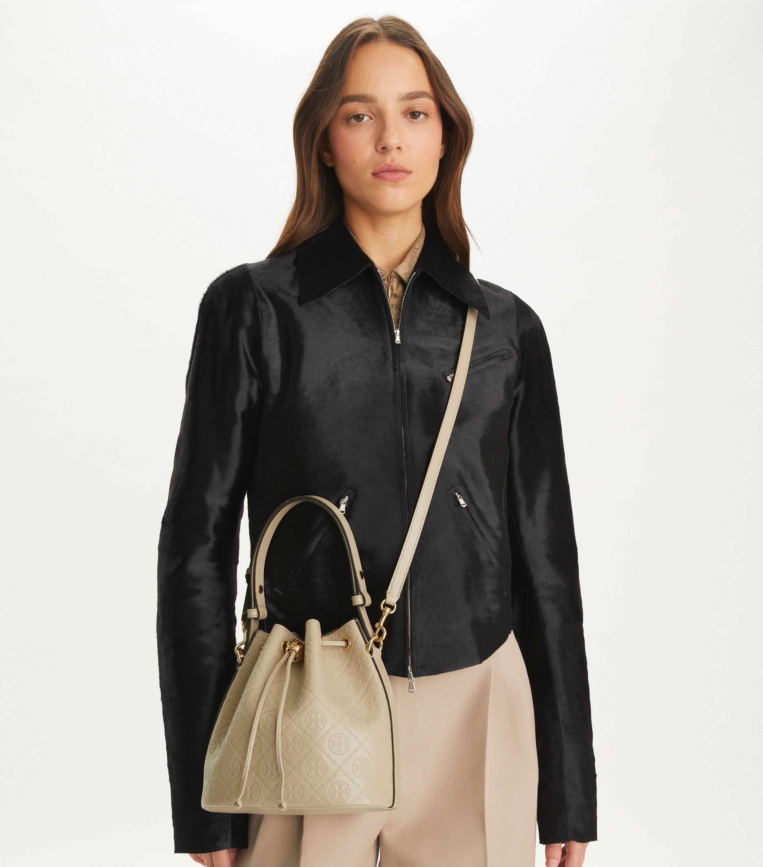 T Monogram Leather Bucket Bag, Fresh Clay | Tory Burch KW