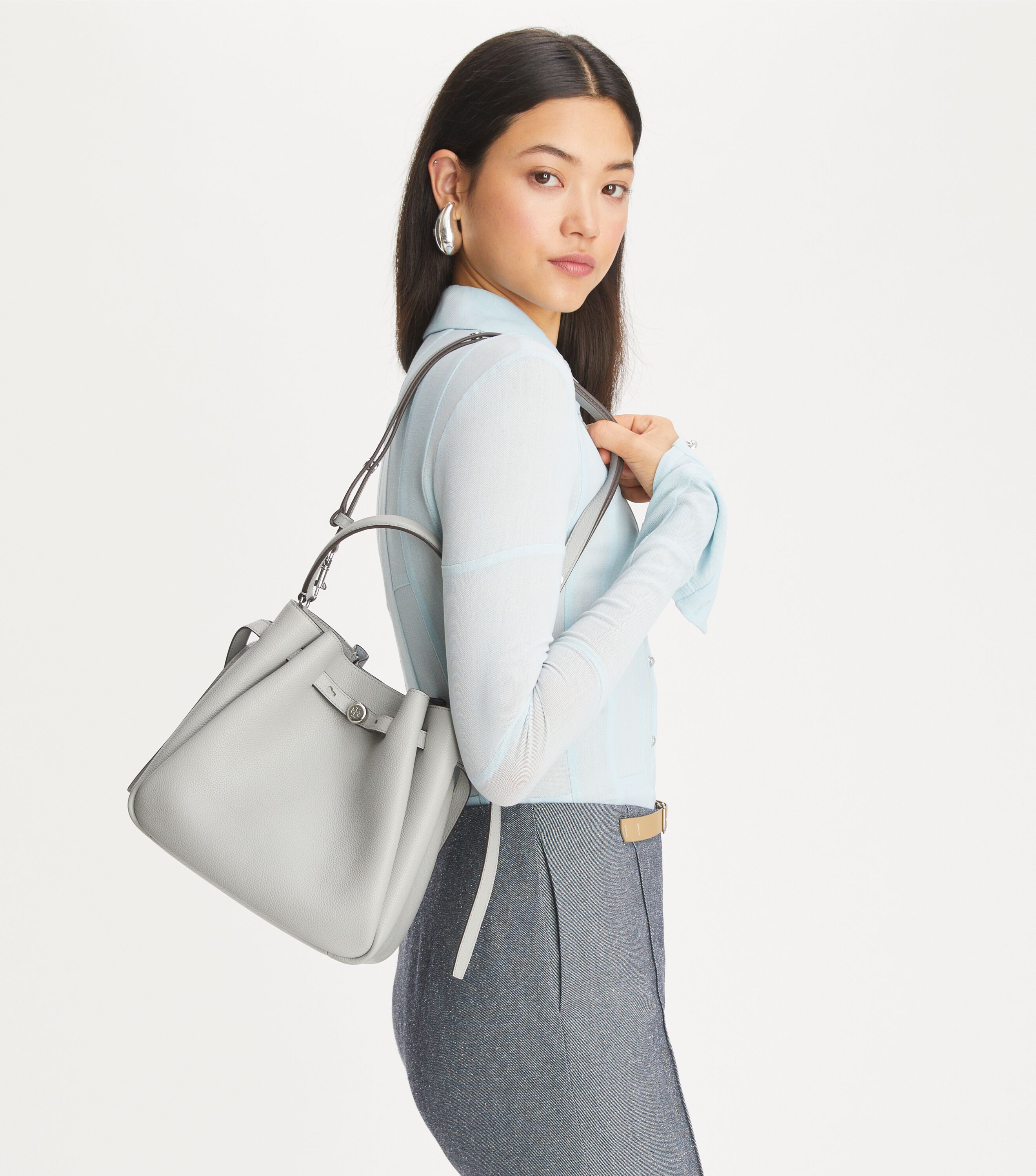 【Tory Burch】ロミー バケットバッグ Light Granite Romy Bucket Bag, Light Granite | Tory Burch KW