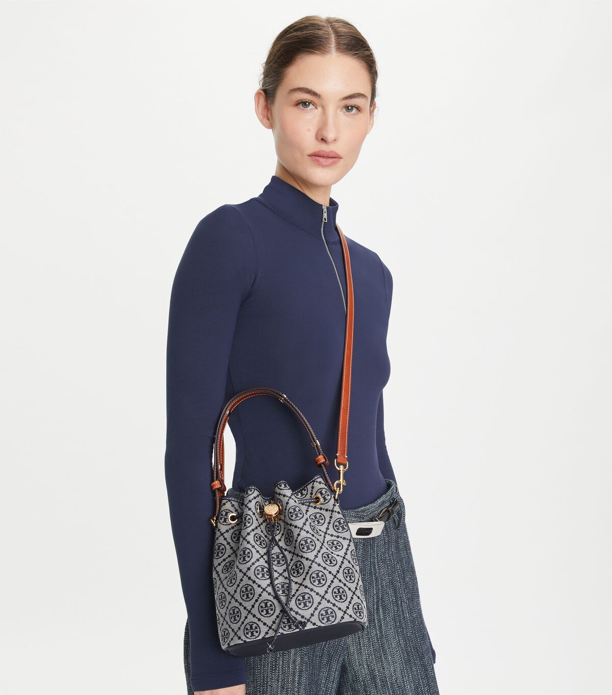 tory burch t monogram bucket bag