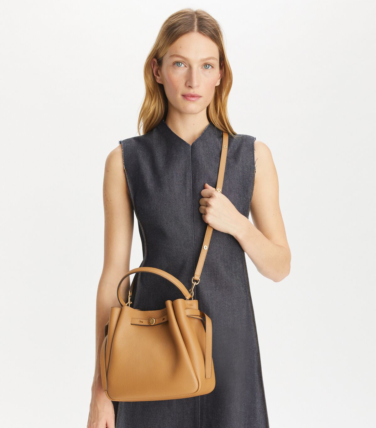 tory burch romy bucket bag