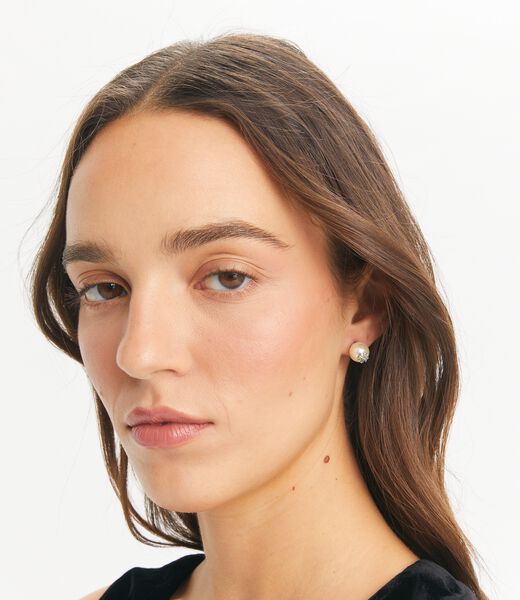 أقراط موندانس المرصعة باللؤلؤ والأحجار الكريمة tory burch أقراط موندانس المرصعة باللؤلؤ والأحجار الكريمة