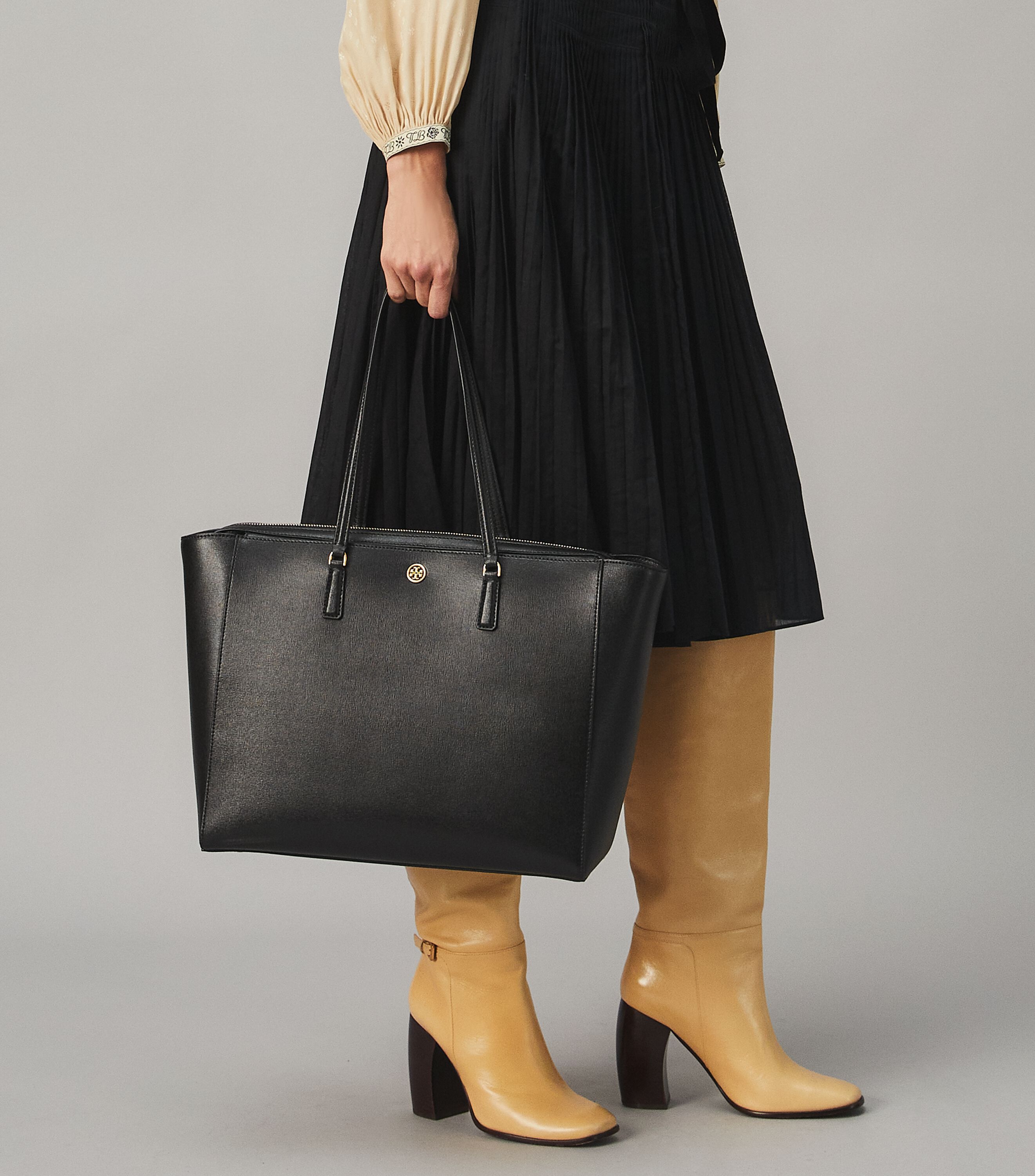 Tory burch online black robinson tote