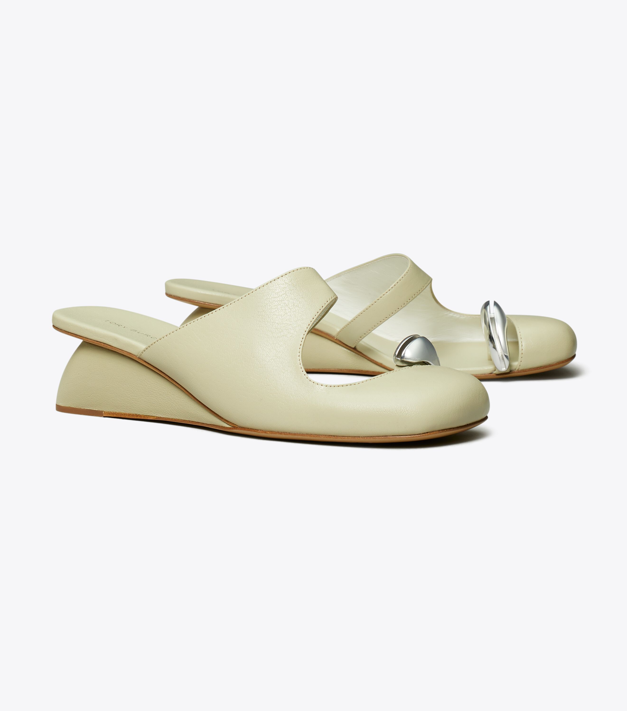 ★Tory Burch★感覚的なデザイン★Pierced Mule Wedge★サンダル ☆Tory Burch☆感覚的なデザイン☆Pierced Mule Wedge☆サンダル