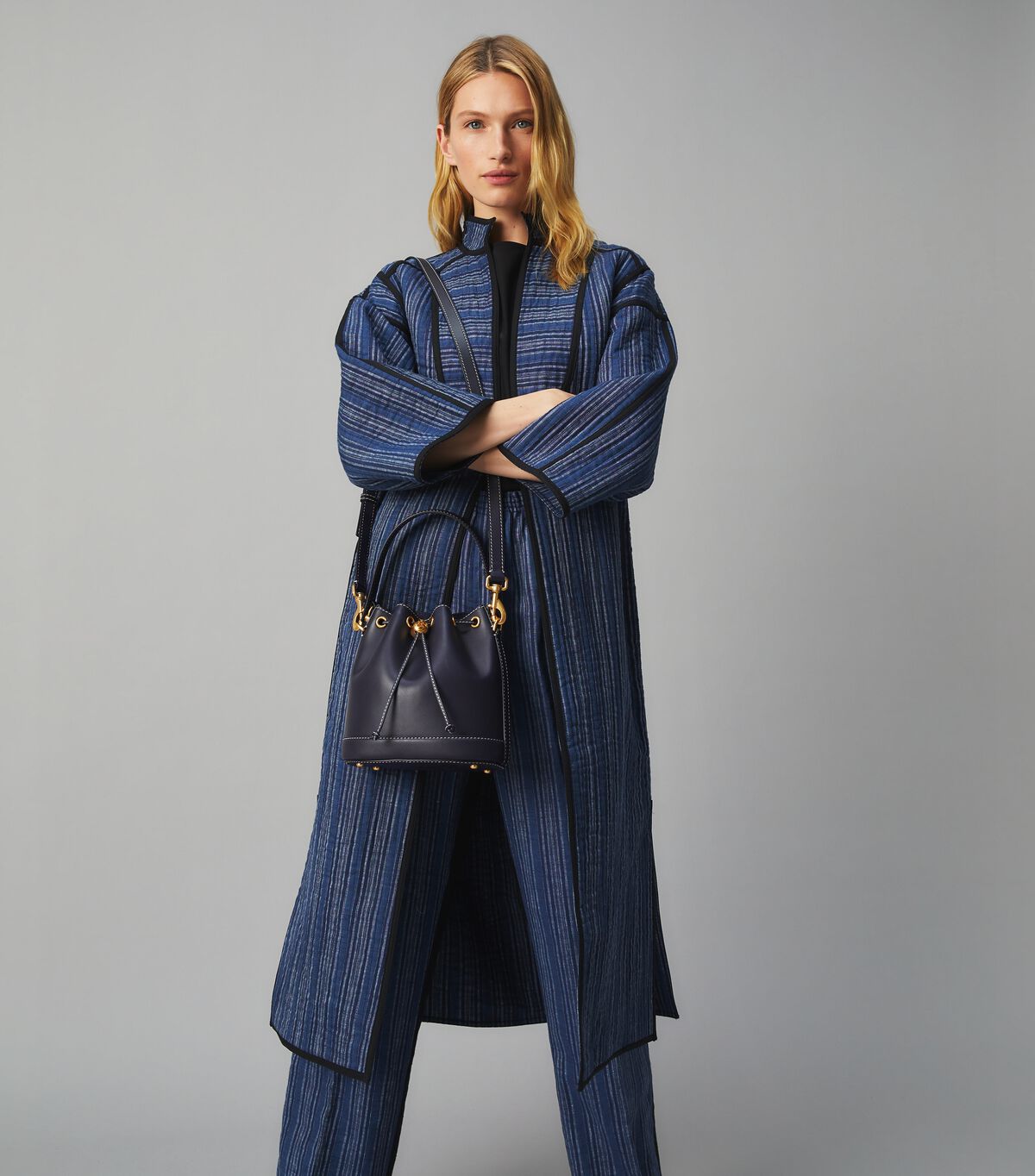 tory burch t monogram leather bucket bag