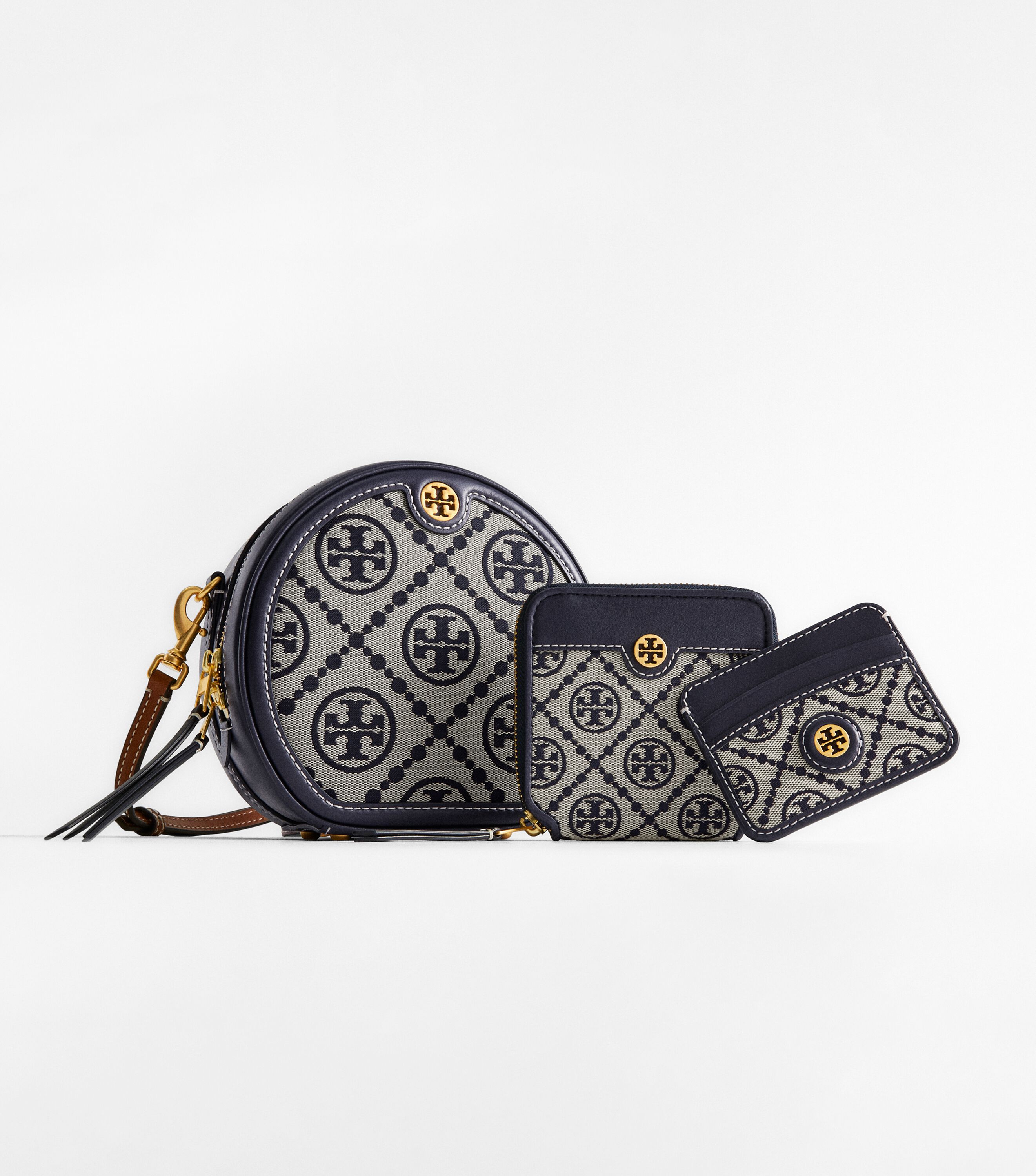 折りたたみ財布 [ToryBurch]T MONOGRAM BI-FOLD WALLET - TORY NAVY 22822418_52792588_322.jpg