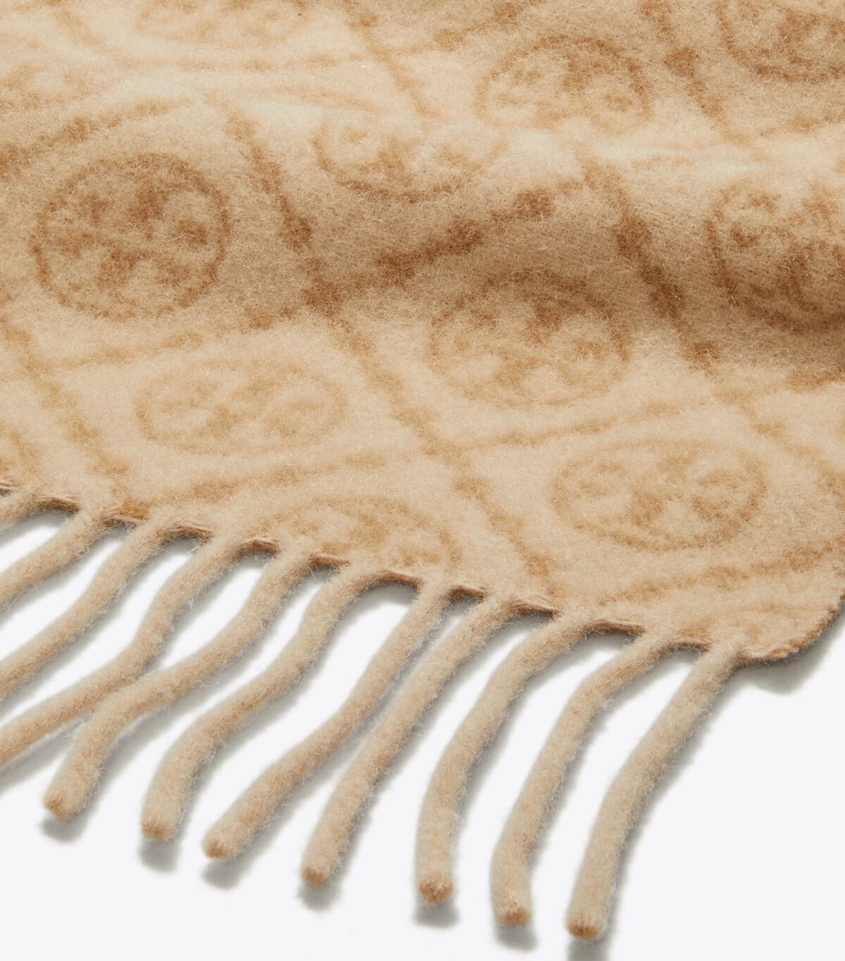 tory burch وشاح مستطيل بنقشة حرف t