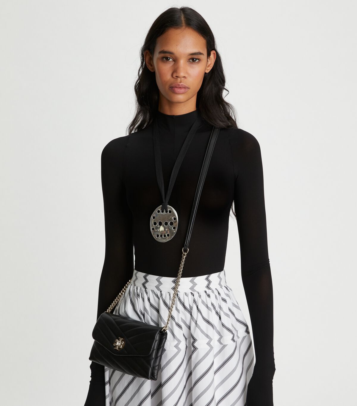 tory burch kira chevron chain wallet