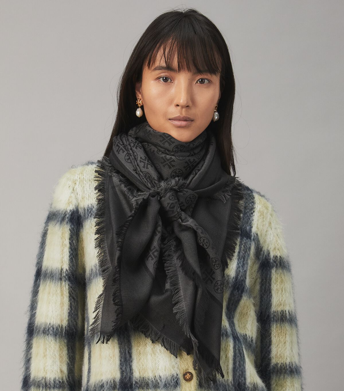 tory burch t monogram jacquard traveler scarf