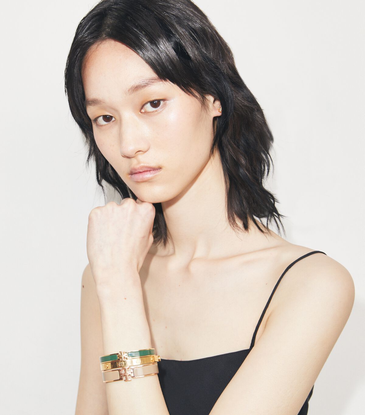 tory burch سوار أيقونة متوسط   الحجم