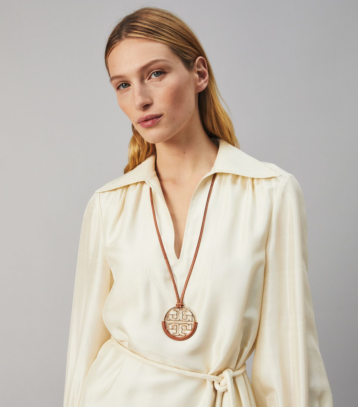 tory burch miller leather pendant necklace