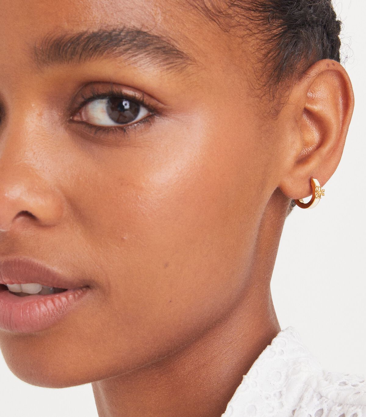 tory burch kira enamel huggie earring