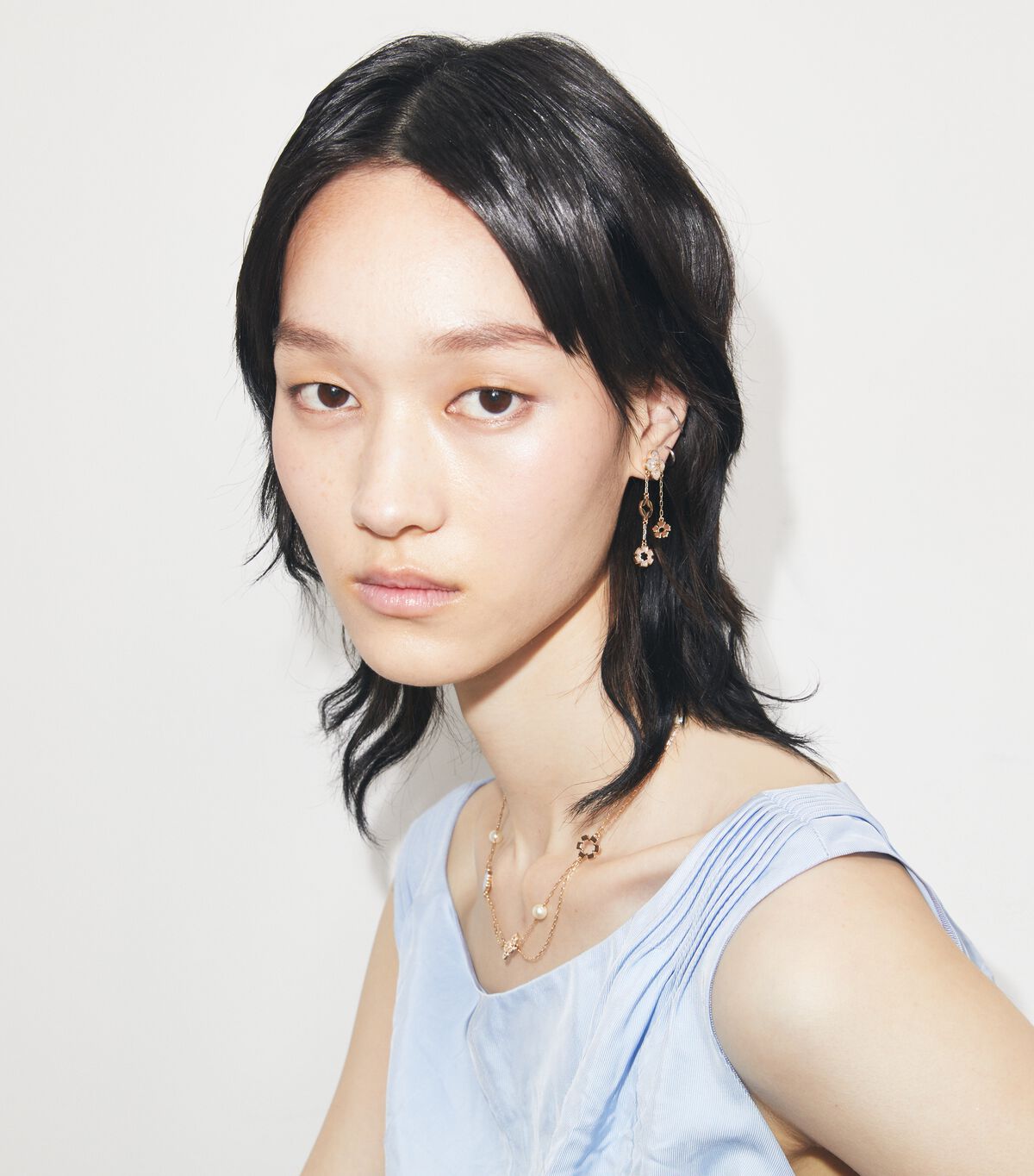 tory burch أقراط خطية فورجت مي نوت