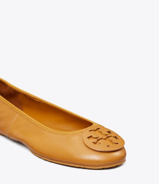 tory burch ريفا ترافل باليه