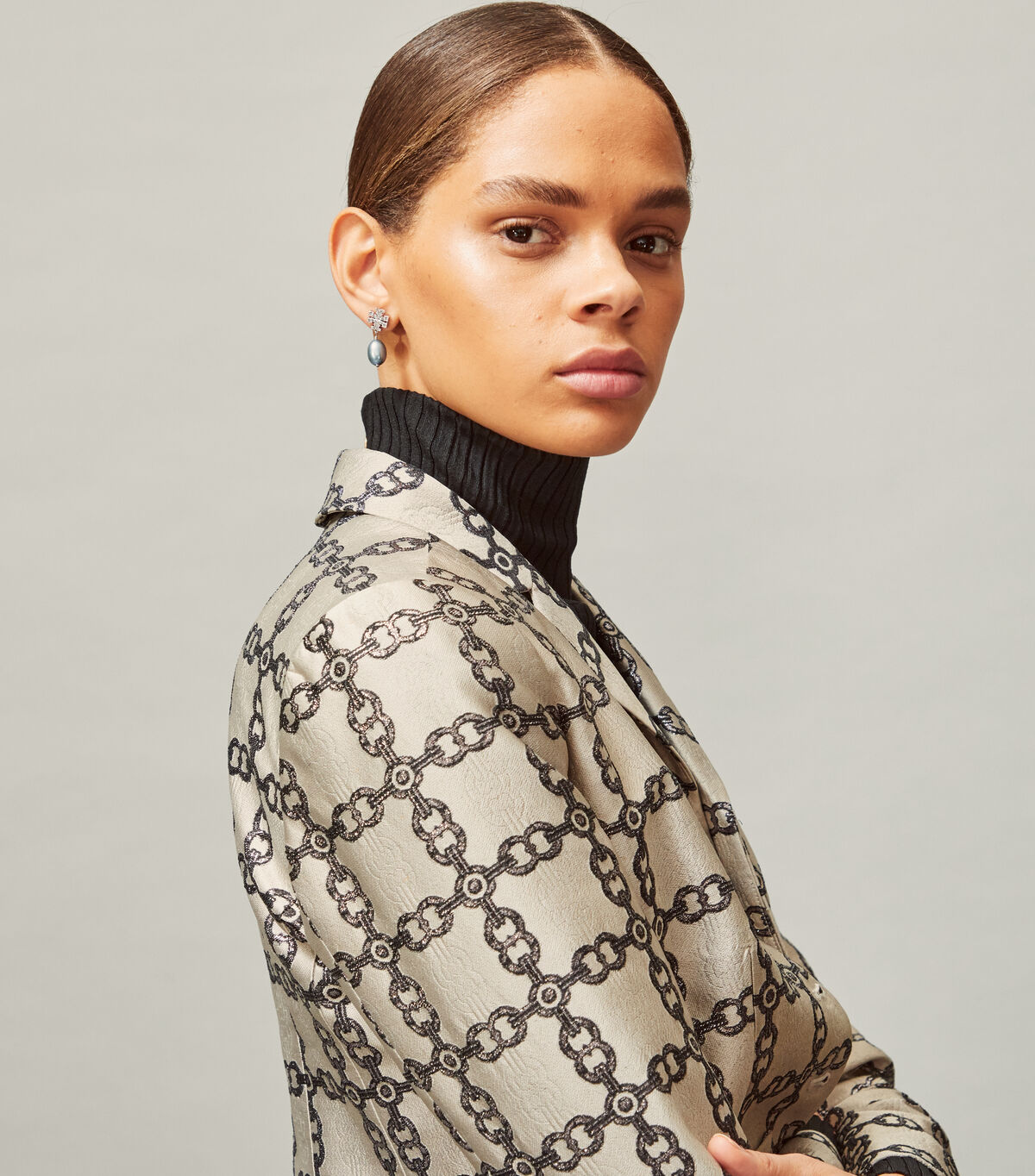 tory burch أقراط كيرا بيفيه اللؤلؤية المتدلية