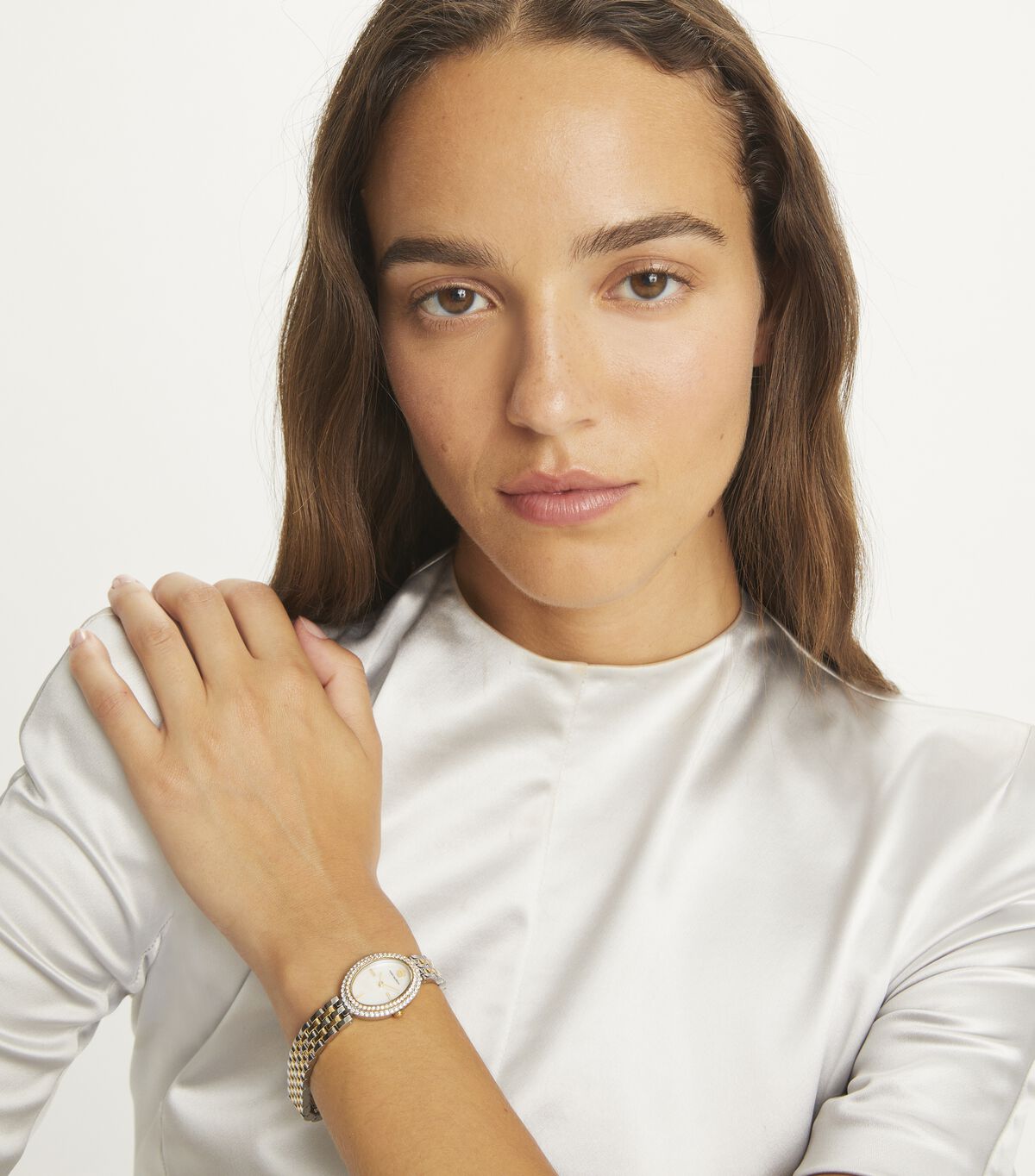 tory burch ساعة بيضاوية