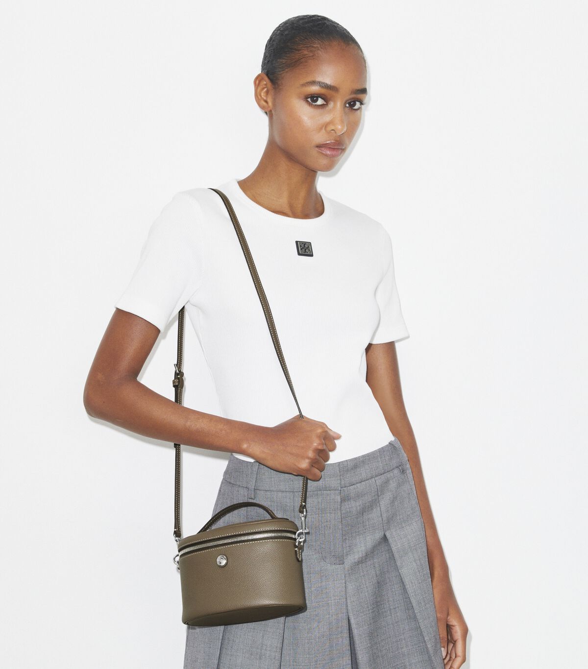 tory burch حقيبة مستحضرات تجميل ناعمة ومرصعة بالحصى