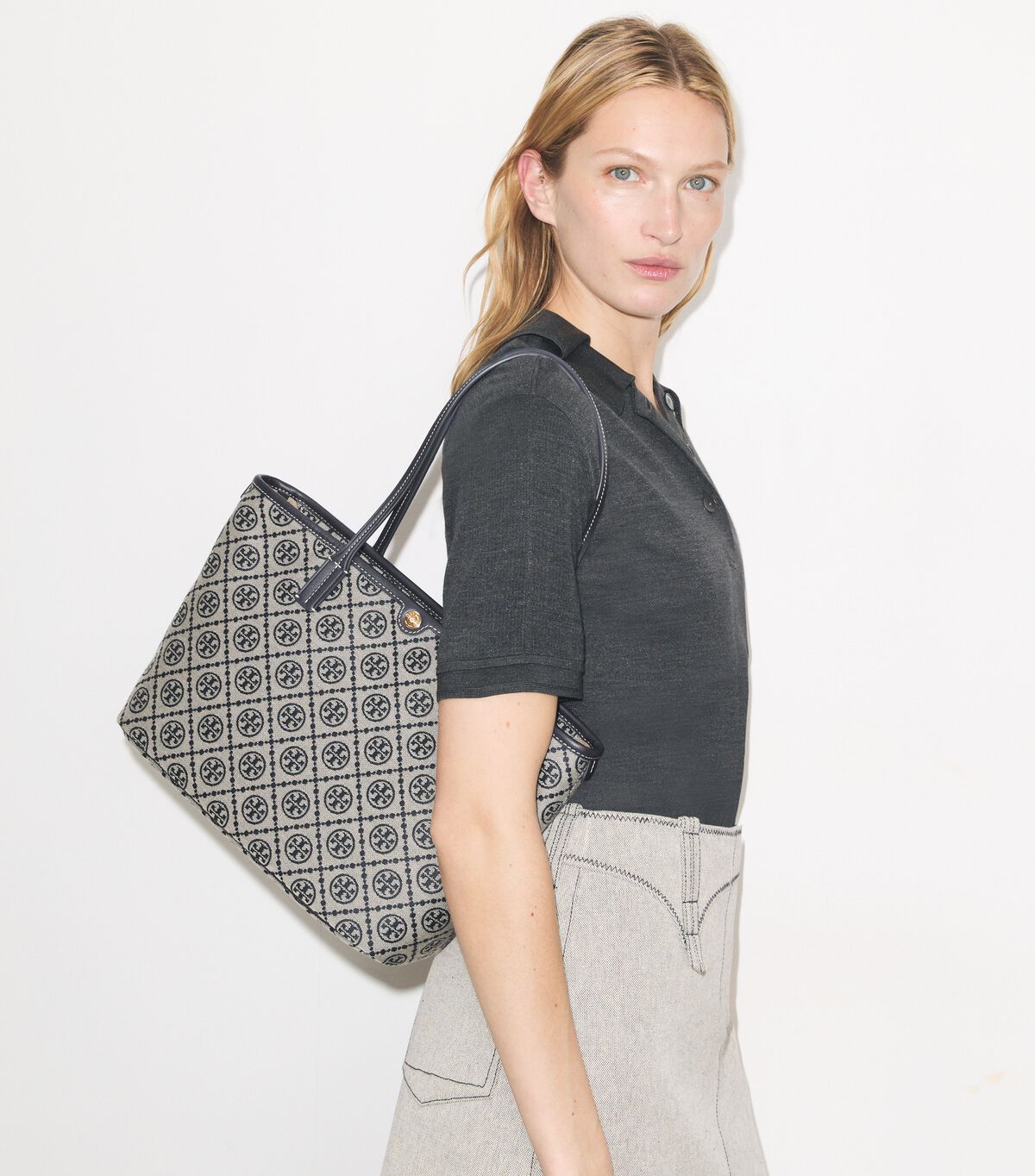 tory burch t monogram small zip tote