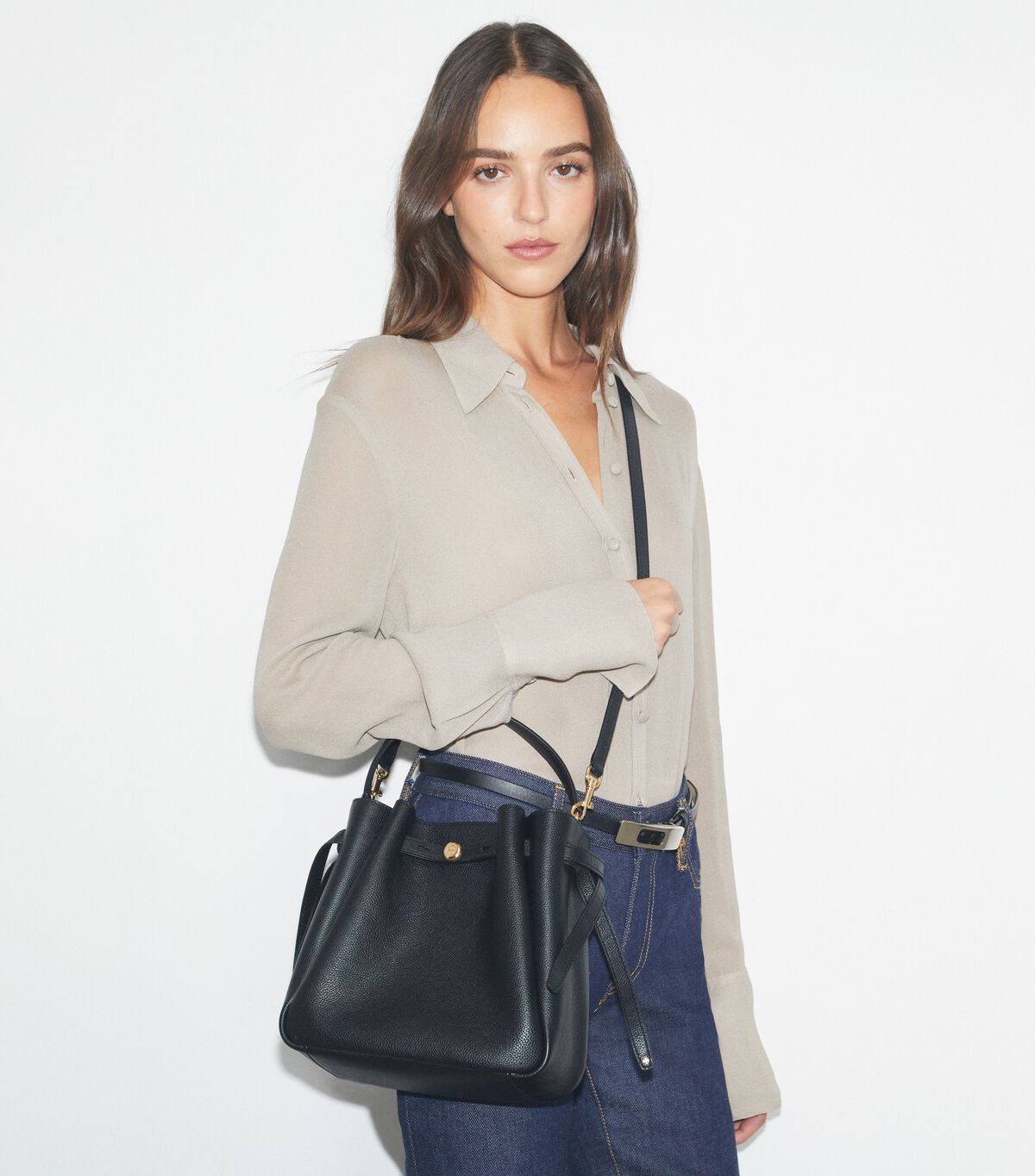 tory burch romy bucket bag