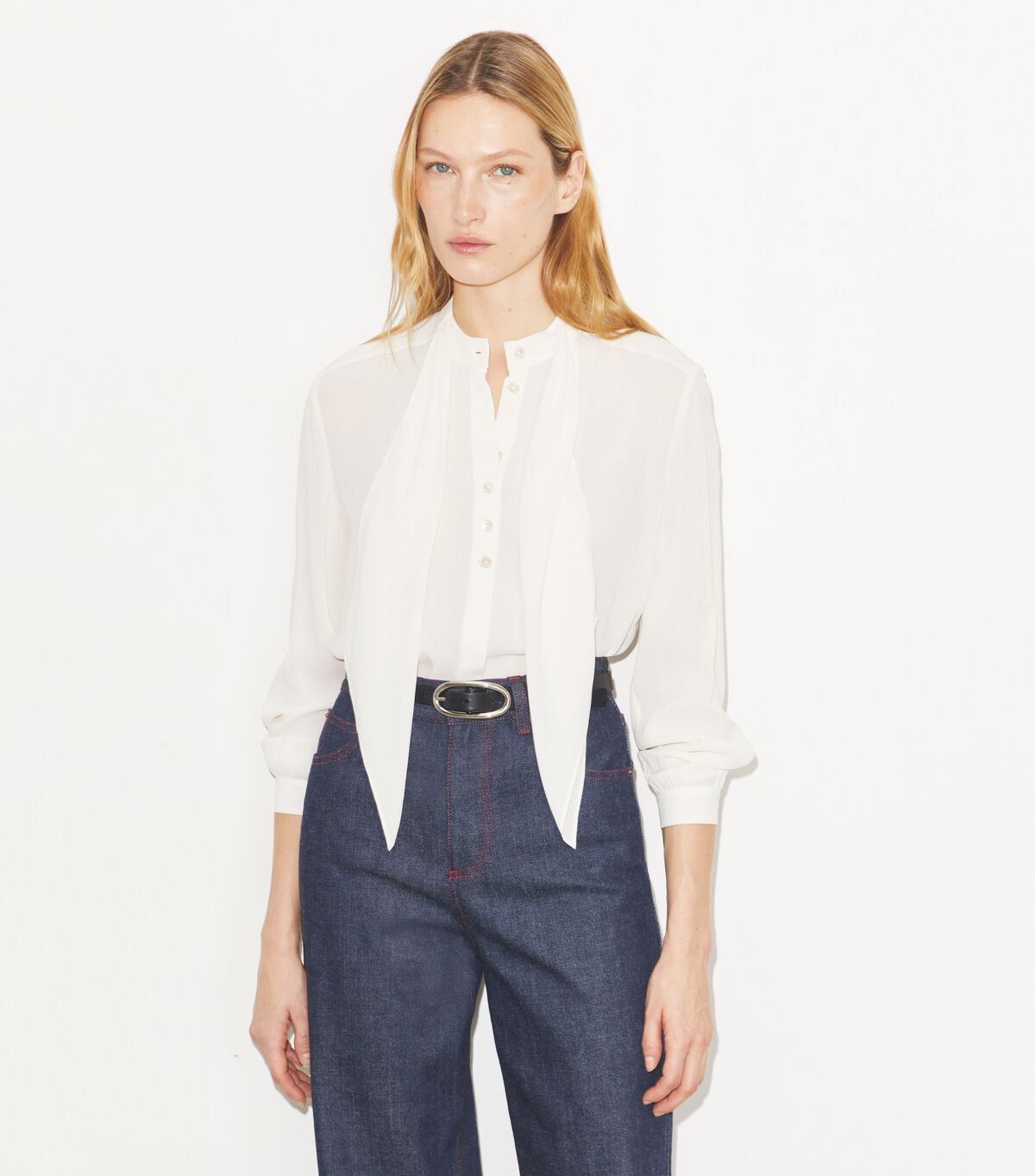 بلوزة جورجيت مع فيونكة tory burch بلوزة جورجيت مع فيونكة