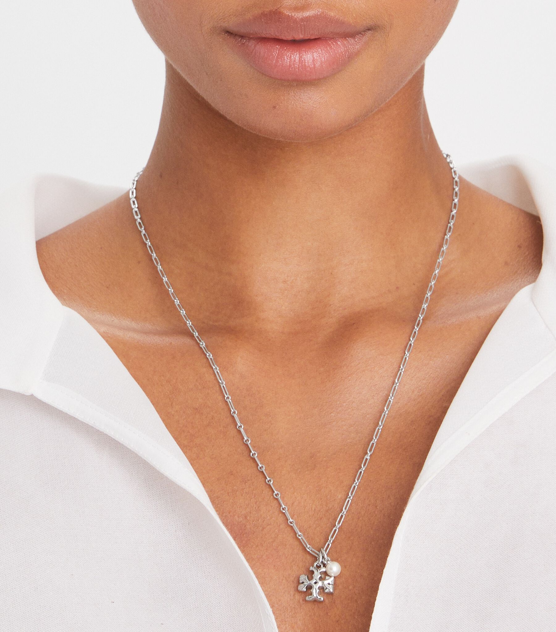 Thin Roxanne Pendant Necklace, Tory Gold / Cream | Tory Burch KW