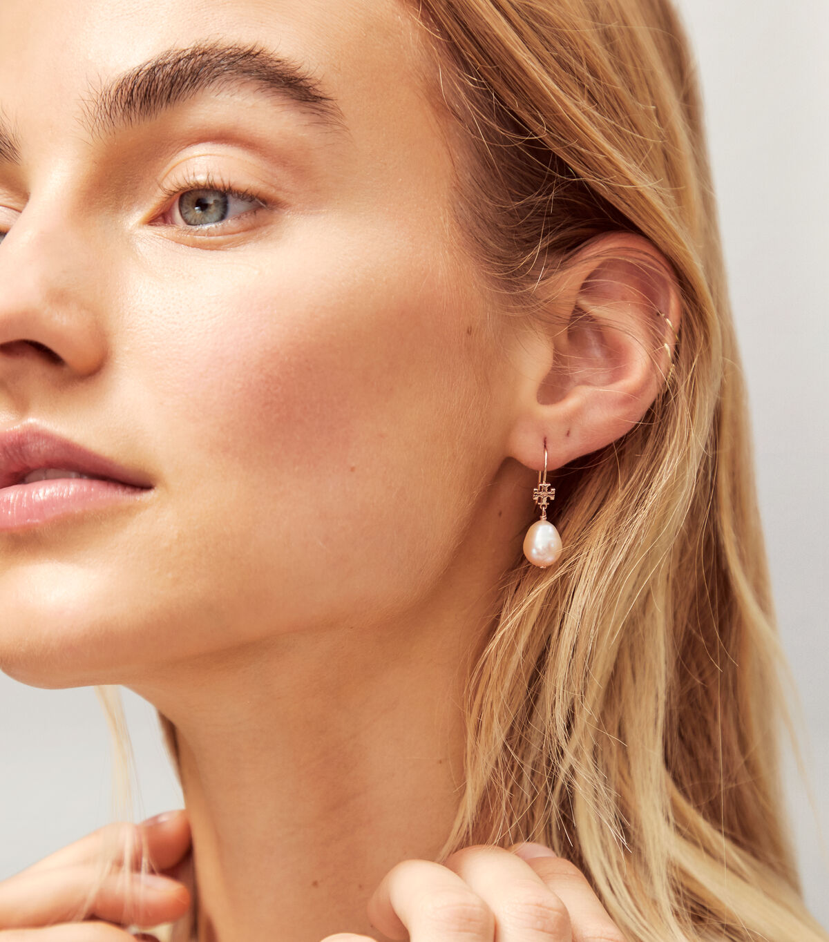 tory burch double t pearl drop earring