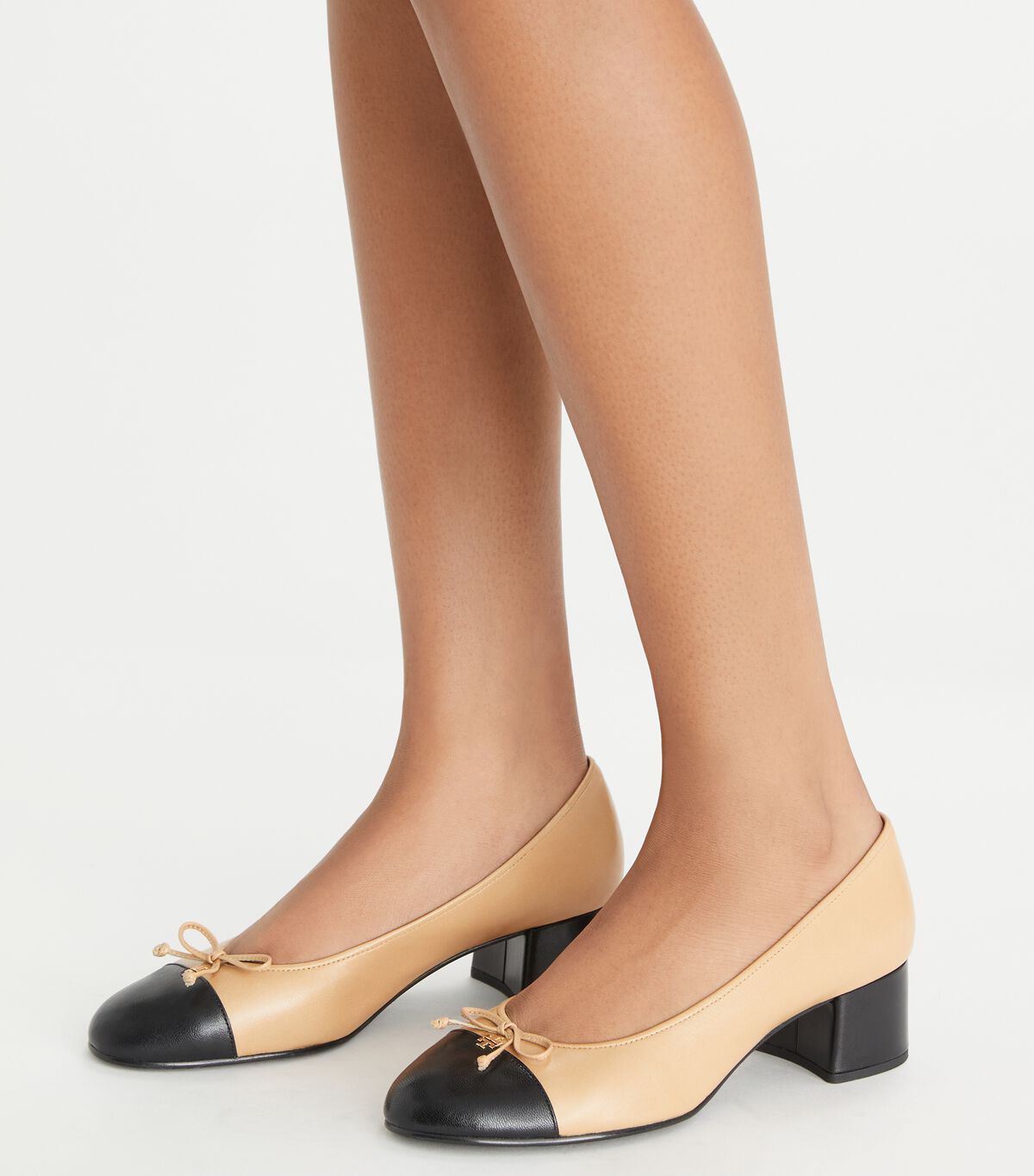 tory burch حذاء كاب تو