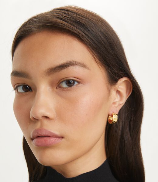 أقراط تي مونوغرام tory burch أقراط تي مونوغرام