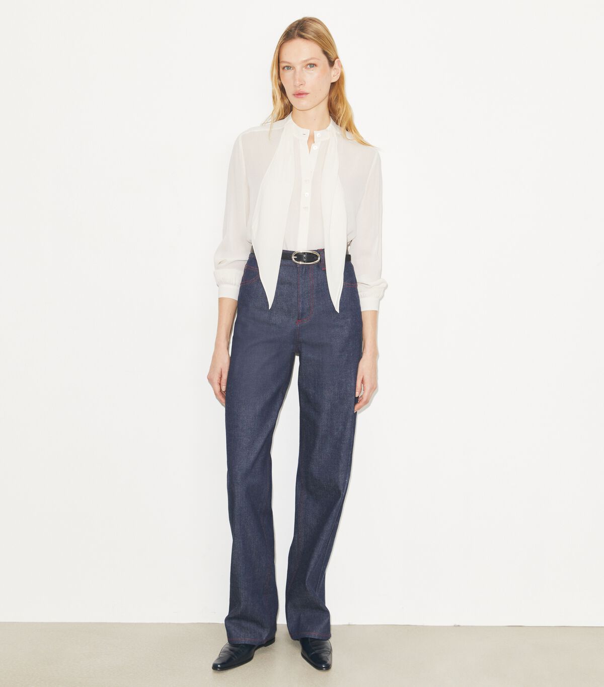 بلوزة جورجيت مع فيونكة tory burch بلوزة جورجيت مع فيونكة