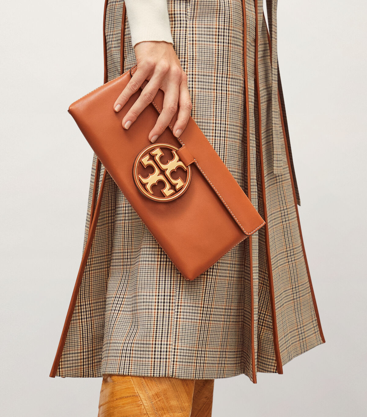 Miller Metal-Logo Clutch | Tory Burch KWT Navigation | Tory Burch